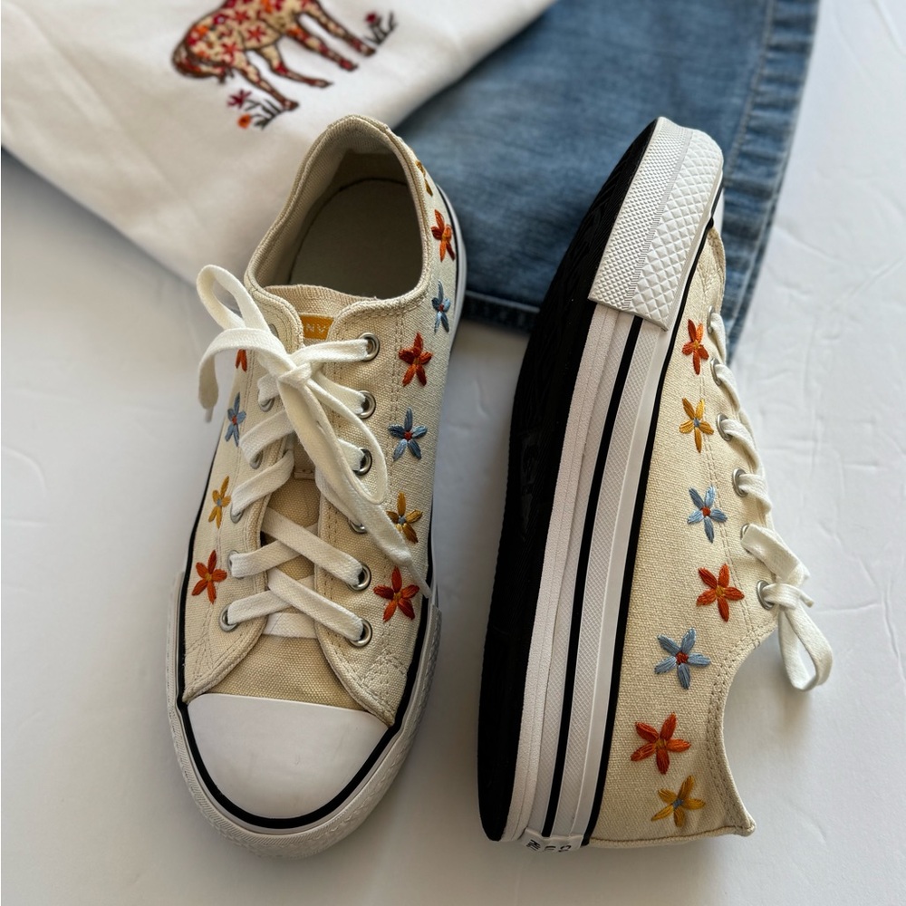 Converse AlLSTAR Low Top Chuck in Bloom Sneakers